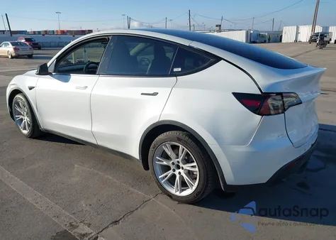 2022 Tesla Model Y Long Range Dual Motor All-Wheel Drive z USA, uszkodzony, nr VIN 7SAYGDEE0NF363789